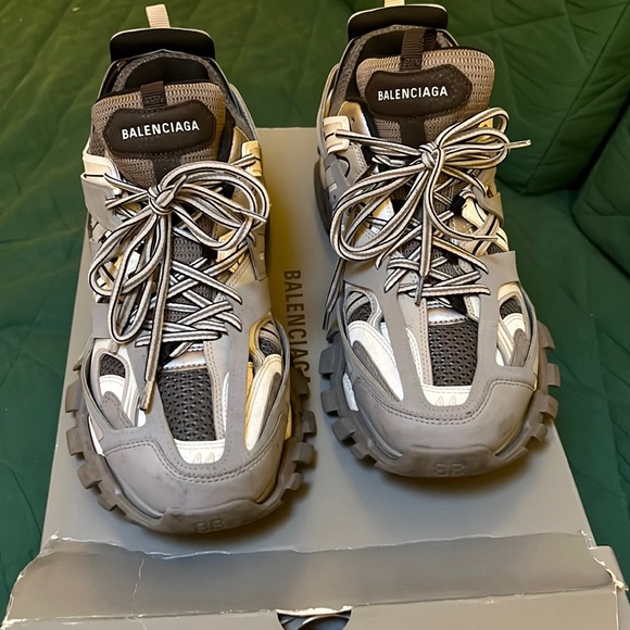 Footwear / sneakers - Picture 1 of 9